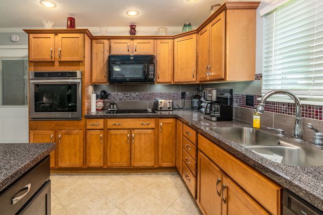 707 S Sunny Slope Street, West Frankfort, IL 62896