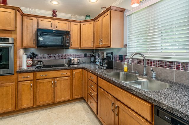 707 S Sunny Slope Street, West Frankfort, IL 62896