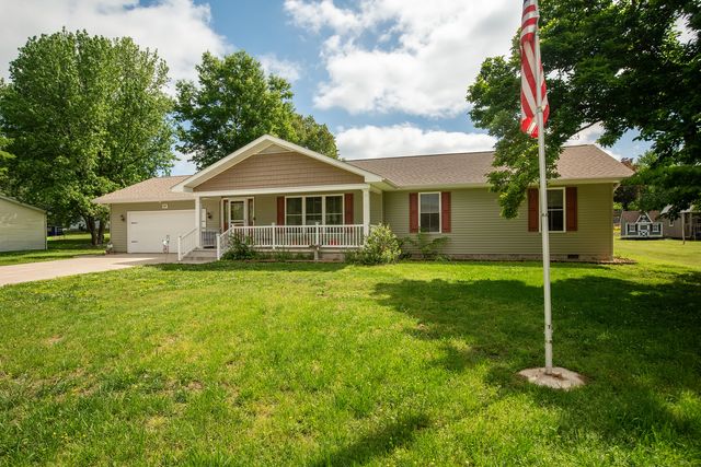 707 S Sunny Slope Street, West Frankfort, IL 62896