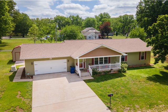 707 S Sunny Slope Street, West Frankfort, IL 62896