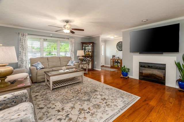 707 S Sunny Slope Street, West Frankfort, IL 62896