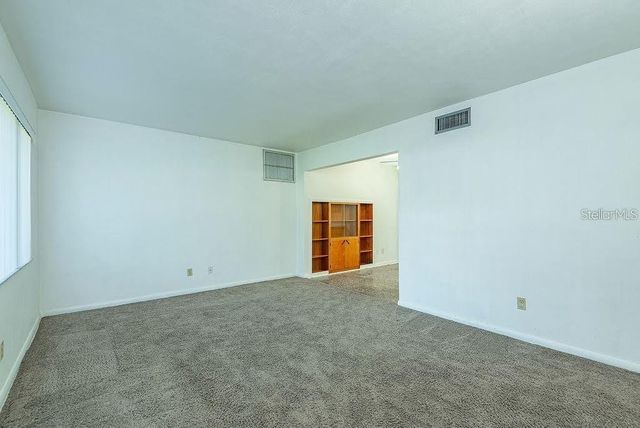 10209 N VALLE DRIVE, Tampa, FL 33612