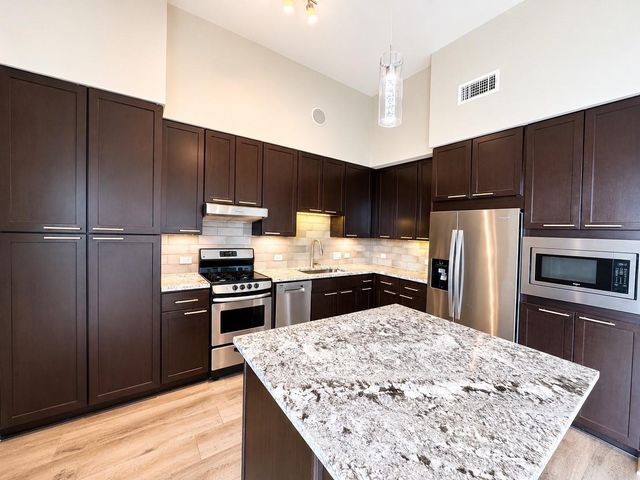 9787 Katy Freeway 1708, Houston, TX 77024