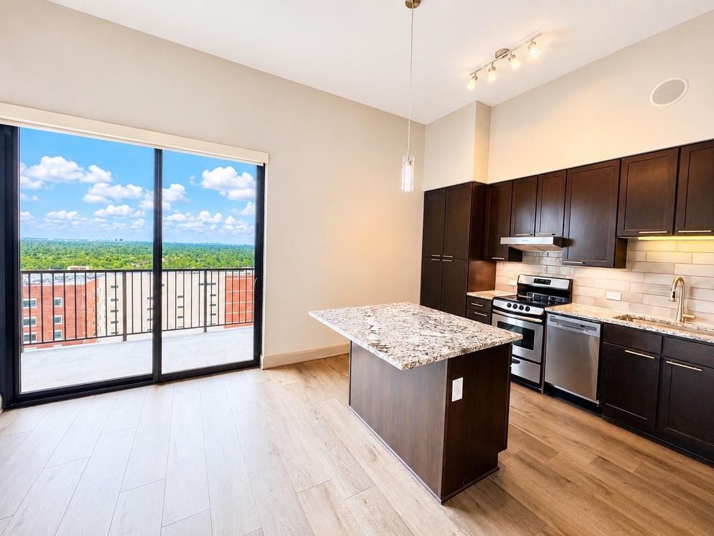 9787 Katy Freeway 1708, Houston, TX 77024