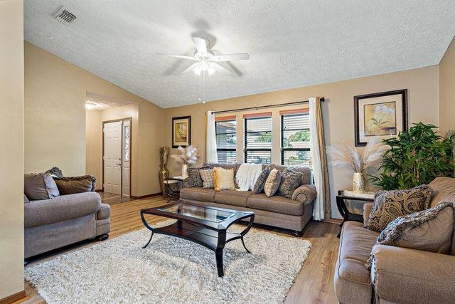 886 S E O'Donnell Lane, Port St. Lucie, FL 34983