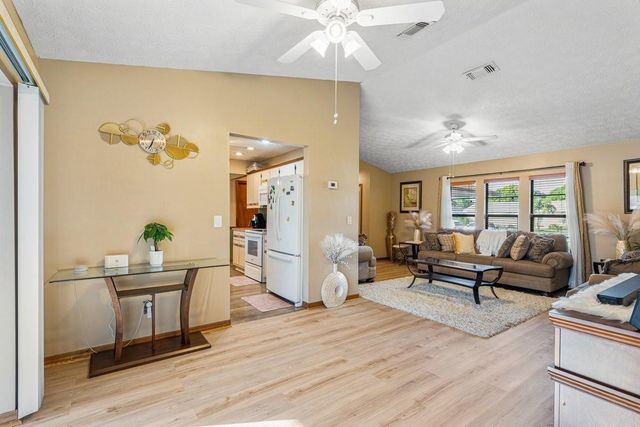 886 S E O'Donnell Lane, Port St. Lucie, FL 34983