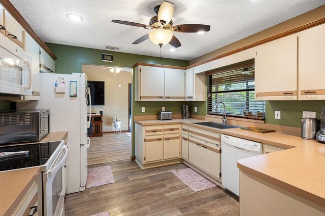 886 S E O'Donnell Lane, Port St. Lucie, FL 34983