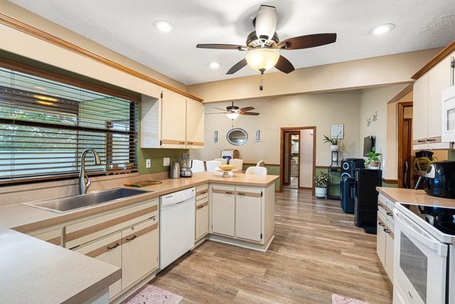 886 S E O'Donnell Lane, Port St. Lucie, FL 34983