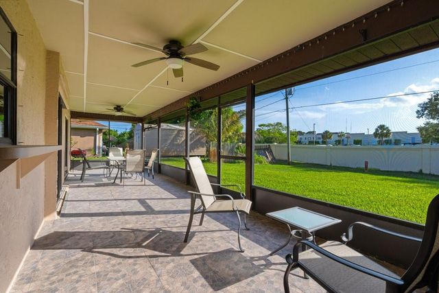 886 S E O'Donnell Lane, Port St. Lucie, FL 34983