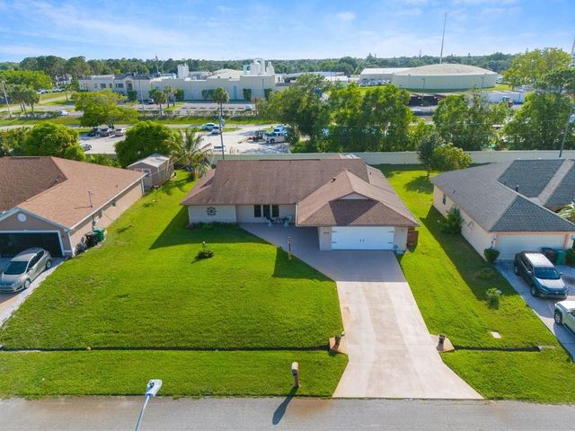 886 S E O'Donnell Lane, Port St. Lucie, FL 34983