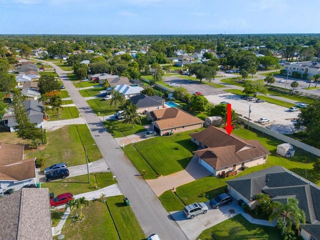 886 S E O'Donnell Lane, Port St. Lucie, FL 34983