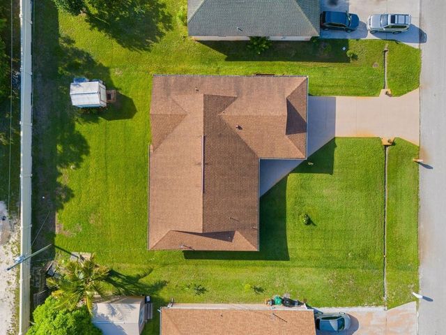 886 S E O'Donnell Lane, Port St. Lucie, FL 34983