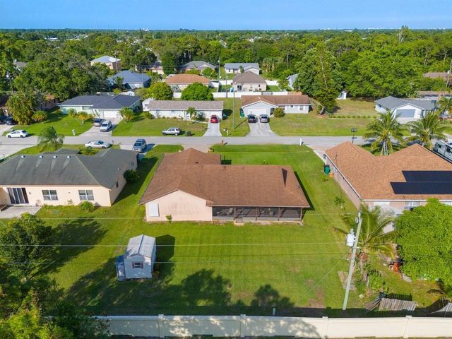 886 S E O'Donnell Lane, Port St. Lucie, FL 34983