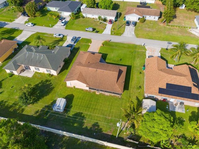886 S E O'Donnell Lane, Port St. Lucie, FL 34983