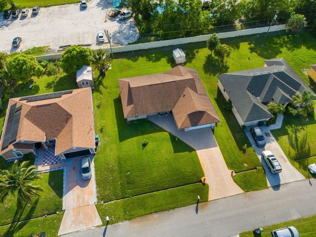 886 S E O'Donnell Lane, Port St. Lucie, FL 34983