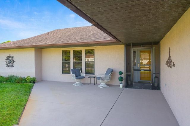 886 S E O'Donnell Lane, Port St. Lucie, FL 34983