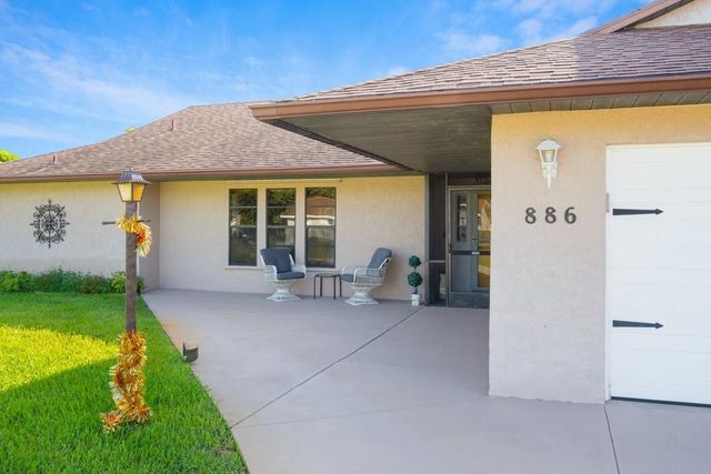 886 S E O'Donnell Lane, Port St. Lucie, FL 34983