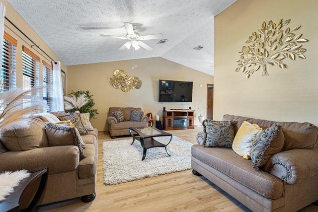886 S E O'Donnell Lane, Port St. Lucie, FL 34983