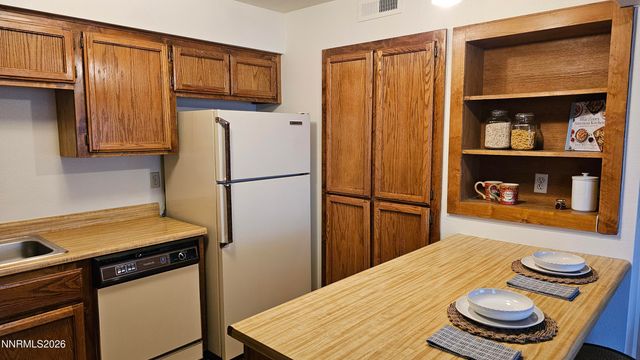 1465 E Peckham Lane 55, Reno, NV 89502