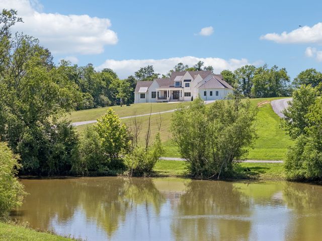 197E Bugg Hollow Rd, Gallatin, TN 37066