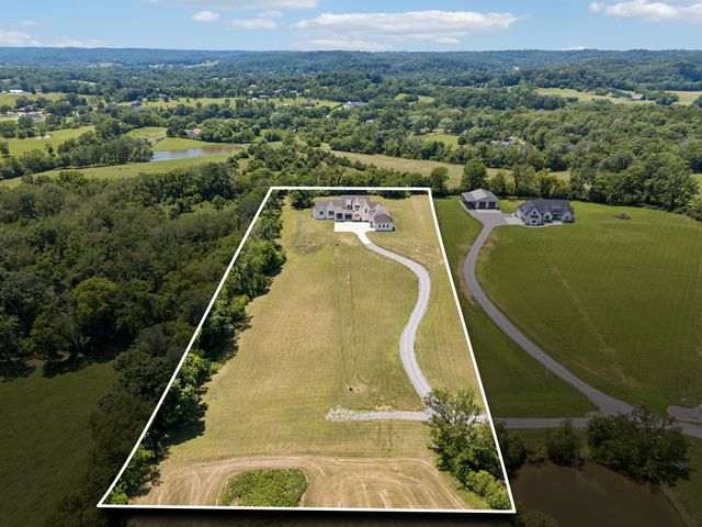 197E Bugg Hollow Rd, Gallatin, TN 37066