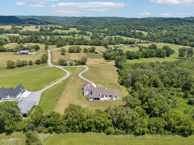 197E Bugg Hollow Rd, Gallatin, TN 37066