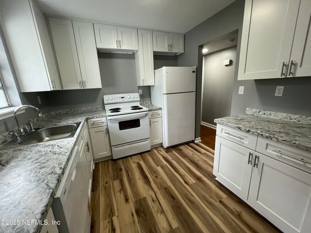 3609 CESERY Boulevard, Jacksonville, FL 32277