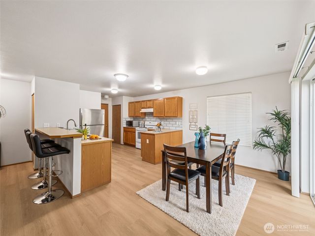 23712 SE 243rd Place, Maple Valley, WA 98038