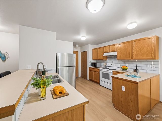 23712 SE 243rd Place, Maple Valley, WA 98038