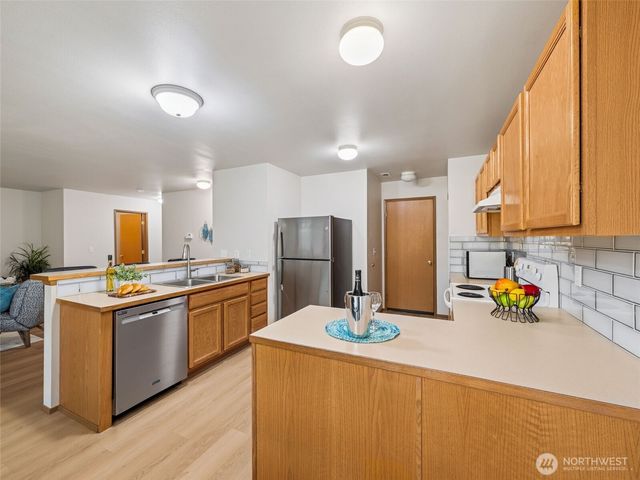 23712 SE 243rd Place, Maple Valley, WA 98038