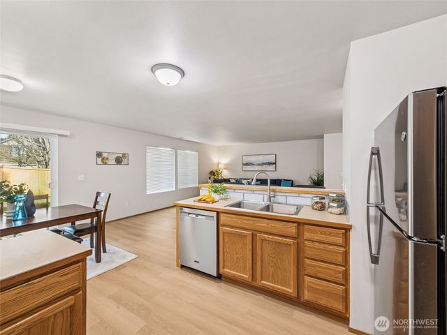 23712 SE 243rd Place, Maple Valley, WA 98038