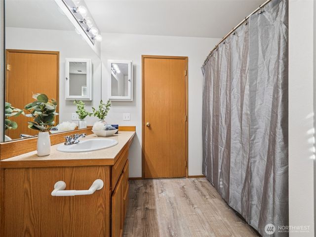 23712 SE 243rd Place, Maple Valley, WA 98038