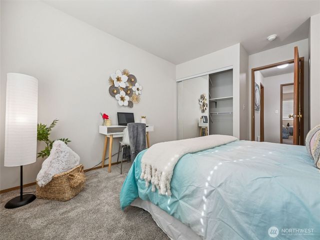 23712 SE 243rd Place, Maple Valley, WA 98038