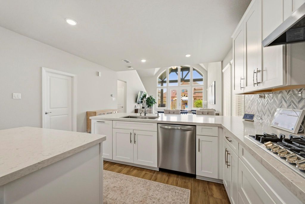 Image 10 of property listing at 8726 Timber Knoll Drive, Missouri City, TX 77459