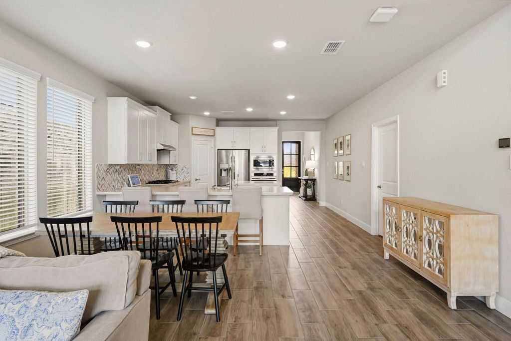Image 12 of property listing at 8726 Timber Knoll Drive, Missouri City, TX 77459