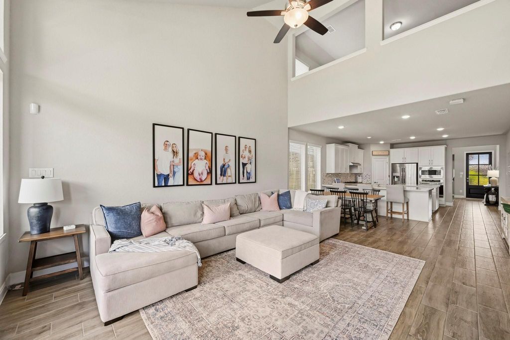 Image 13 of property listing at 8726 Timber Knoll Drive, Missouri City, TX 77459