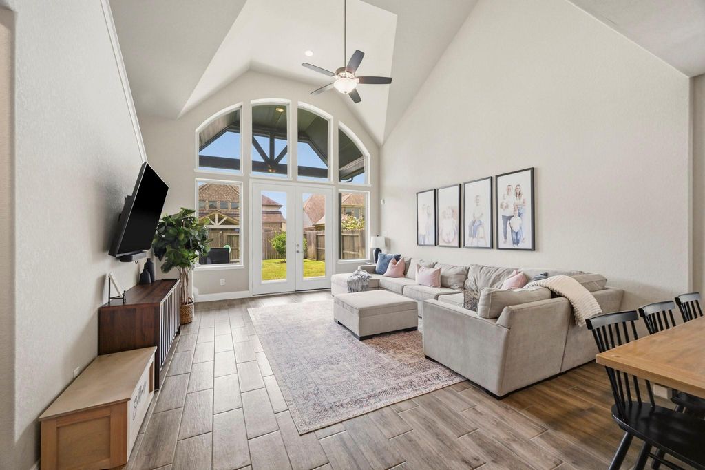 Image 14 of property listing at 8726 Timber Knoll Drive, Missouri City, TX 77459
