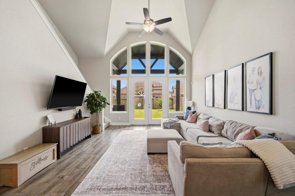 Image 15 of property listing at 8726 Timber Knoll Drive, Missouri City, TX 77459
