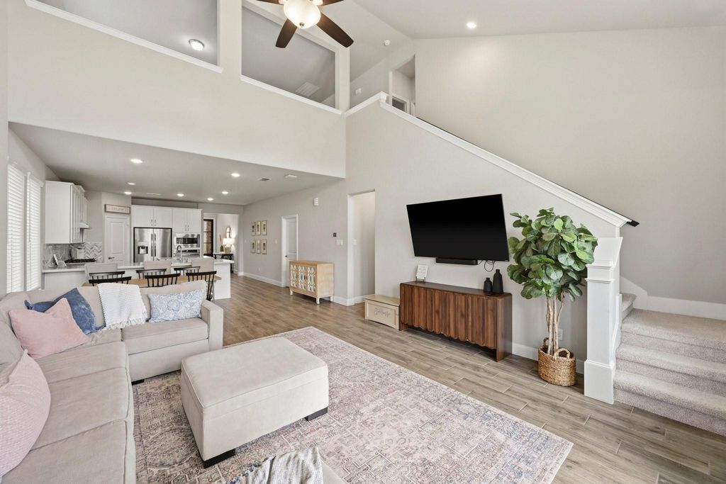Image 16 of property listing at 8726 Timber Knoll Drive, Missouri City, TX 77459
