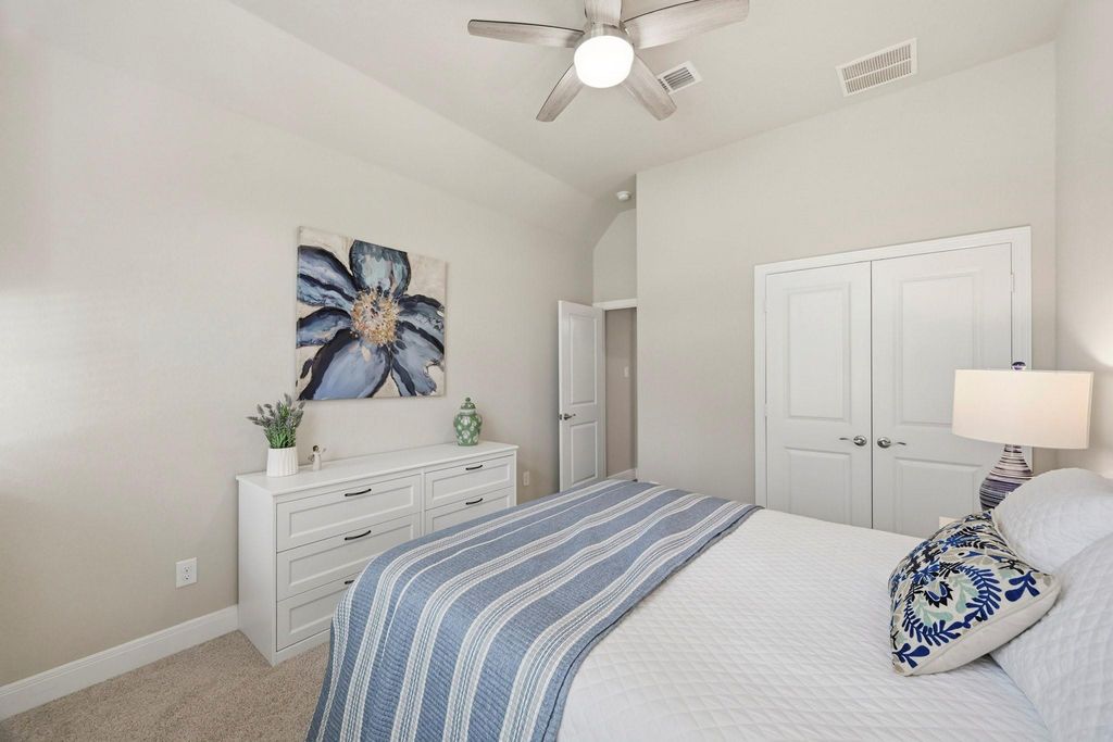 Image 18 of property listing at 8726 Timber Knoll Drive, Missouri City, TX 77459