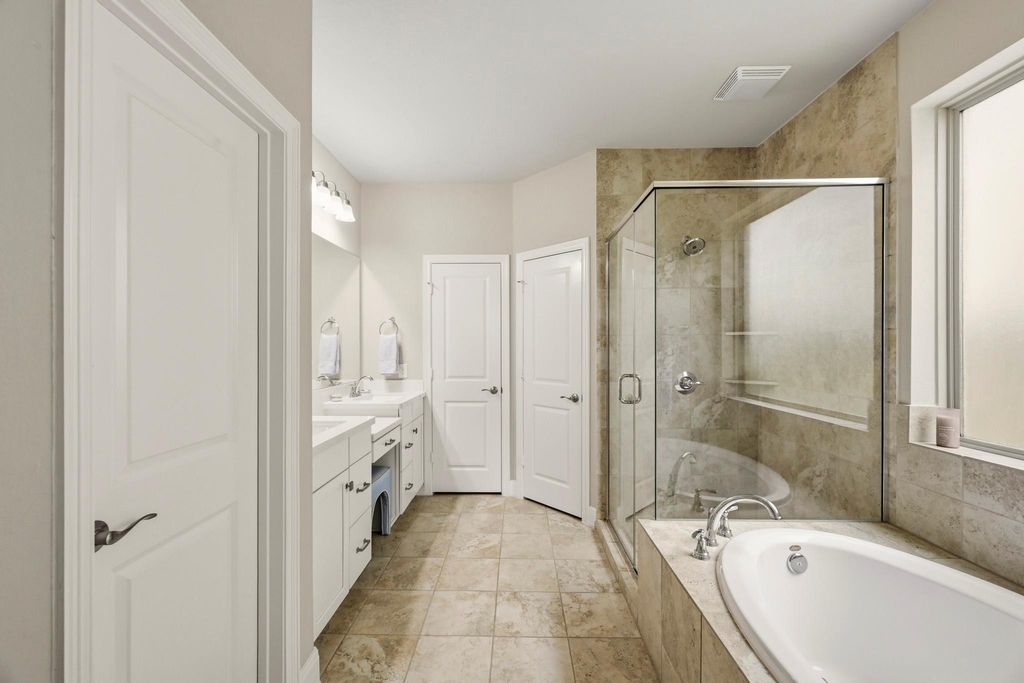 Image 25 of property listing at 8726 Timber Knoll Drive, Missouri City, TX 77459