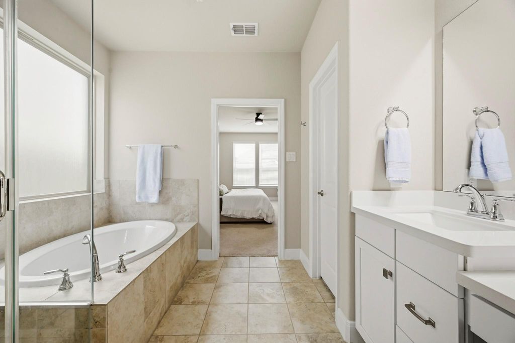 Image 29 of property listing at 8726 Timber Knoll Drive, Missouri City, TX 77459