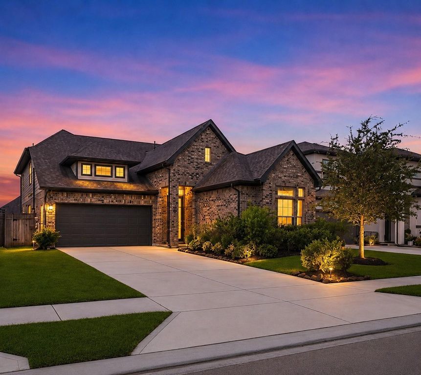 Image 3 of property listing at 8726 Timber Knoll Drive, Missouri City, TX 77459