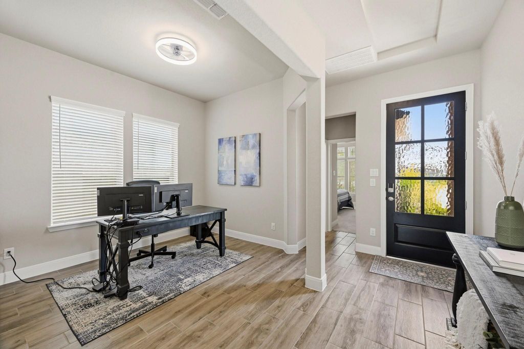 Image 5 of property listing at 8726 Timber Knoll Drive, Missouri City, TX 77459