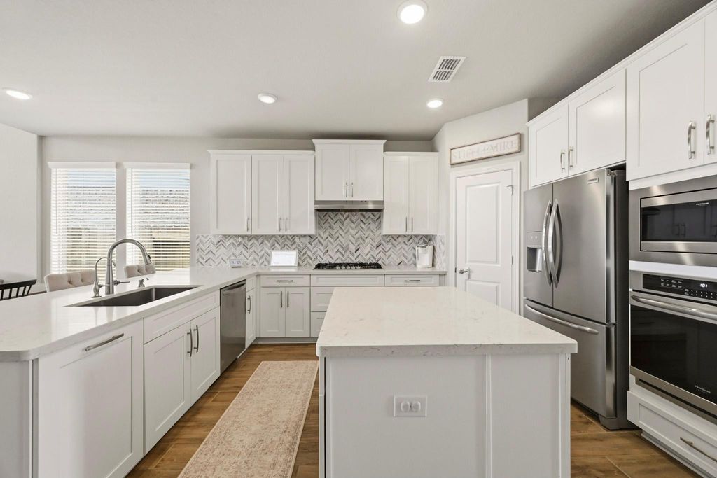 Image 8 of property listing at 8726 Timber Knoll Drive, Missouri City, TX 77459