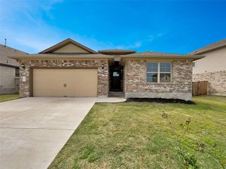 137 Periwinkle LN, Bastrop, TX 78602