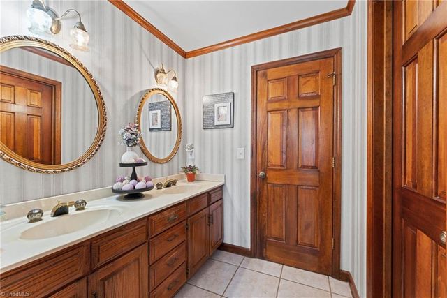 5754 Stanleyville Drive, Winston-salem, NC 27105