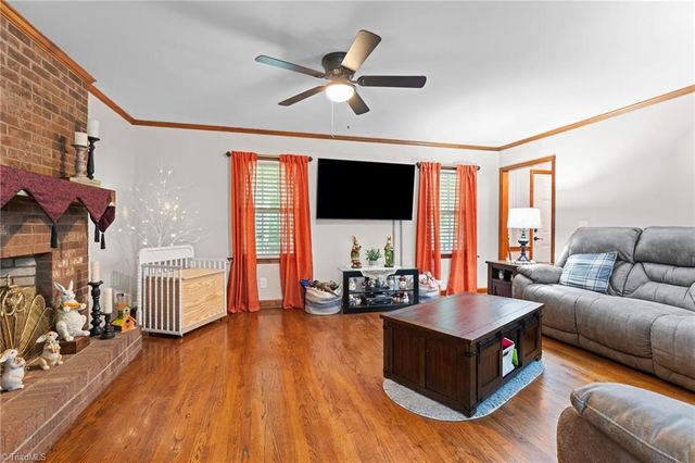 5754 Stanleyville Drive, Winston-salem, NC 27105