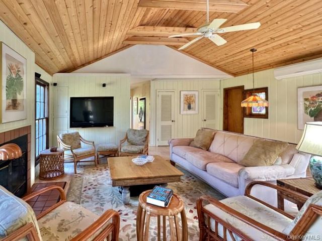146 Doctors Walk, Cherry Grove, NY 11782
