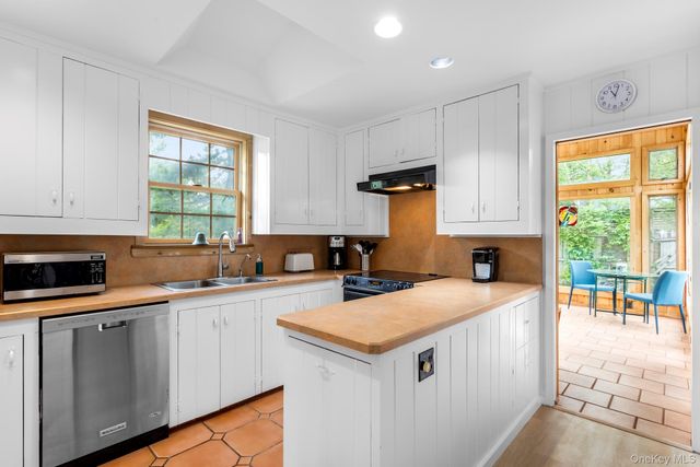 146 Doctors Walk, Cherry Grove, NY 11782